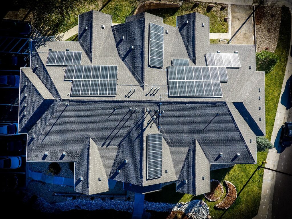 Dach mit Solaranlage